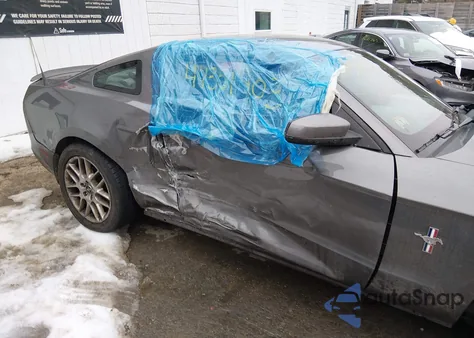 2014 Ford Mustang V6 Premium z USA, uszkodzony, nr VIN 1ZVBP8AM7E5218433